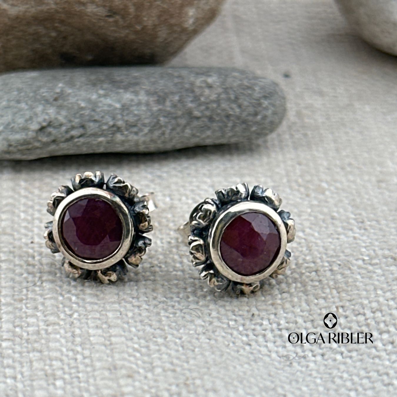 Olga Ribler Boucles d'oreille: Silber Ohrstecker mit Granat – Neuf (Voir description) à Luzern par MonikaS03 2