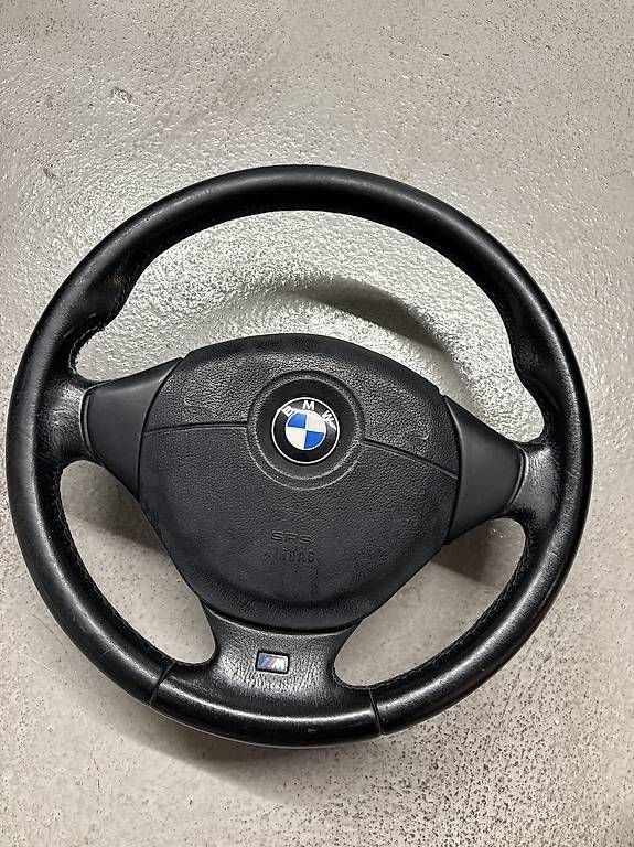 BMW Toutes les pièces auto: BMW E36 M-Sportlenkrad – D'occasion à Würenlos par Daveness