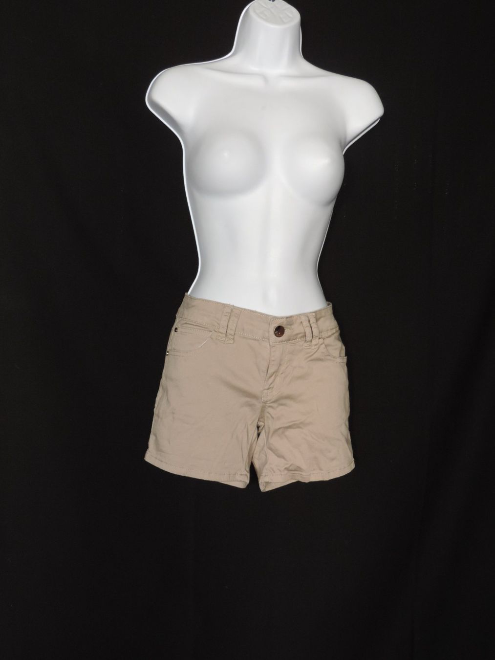 Pantalons: short beige – D'occasion à Genève par Axelle333 4