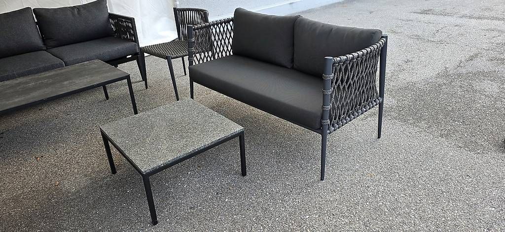 Divani: Gartensofa mit Granittisch Ausstellungs Stk. – Nuovo e nell'imballaggio originale da Lützelflüh-Goldb venduto da Rampenverkauf_72_
