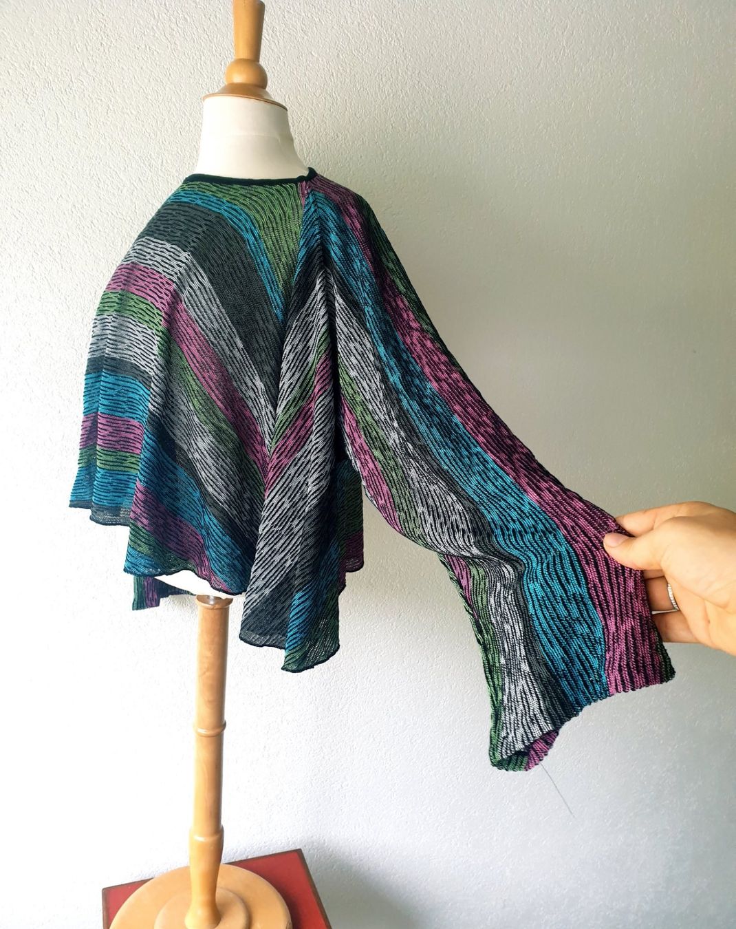 Maglioni & Felpe: PULLOVER PULLI WEIT GESCHNITTEN S 36 BUNT VINTAGE TOP SHIRT – Usato da Elsau venduto da the-colorful-side 2