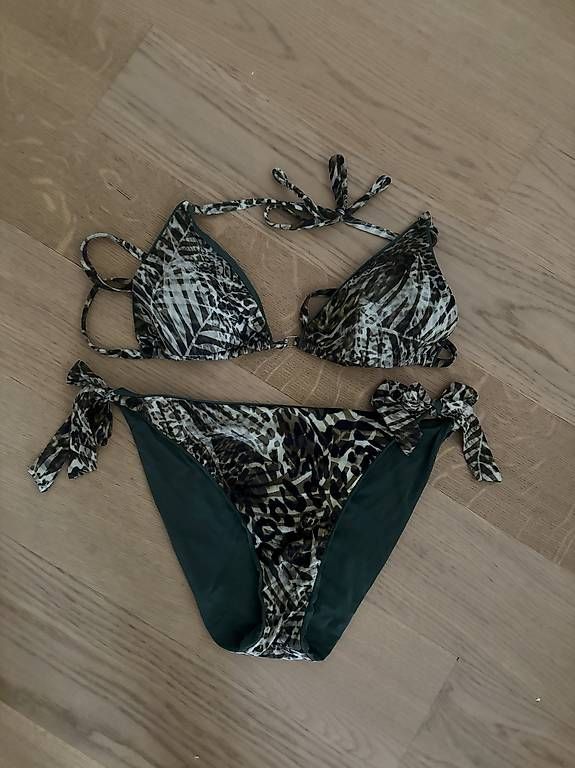 Calzedonia Costumi da bagno & Bikini: Calzedonia Bikini s/80b/75c/70c – Usato da Neftenbach venduto da Nathalia85