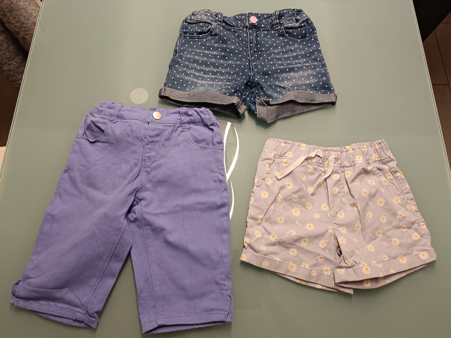 Pantaloni: 3 kurze Hosen 128 – Usato da Wohlen AG venduto da Fabe3