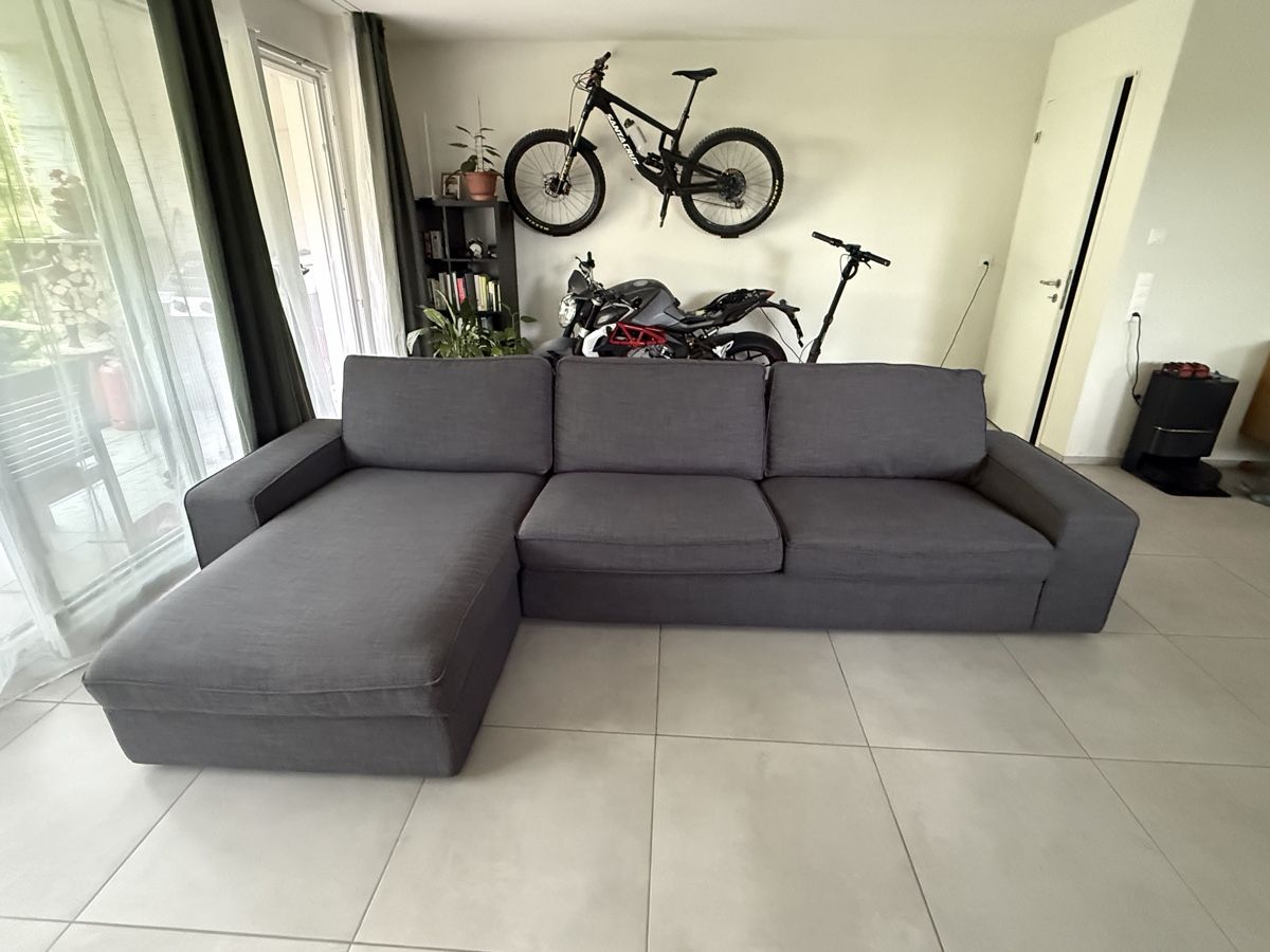Divani: Ecksofa dunkelgrau Stoff guter Zustand – Usato da Schwaderloch venduto da bod_c6bd 2