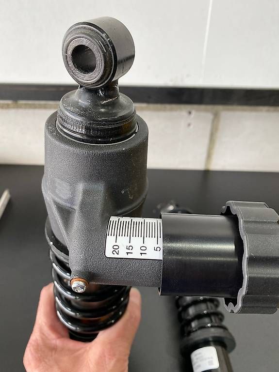 Tutti i ricambio per moto: Stossdämpfer Harley  – Usato da Gelterfingen venduto da Globetrotter3 2