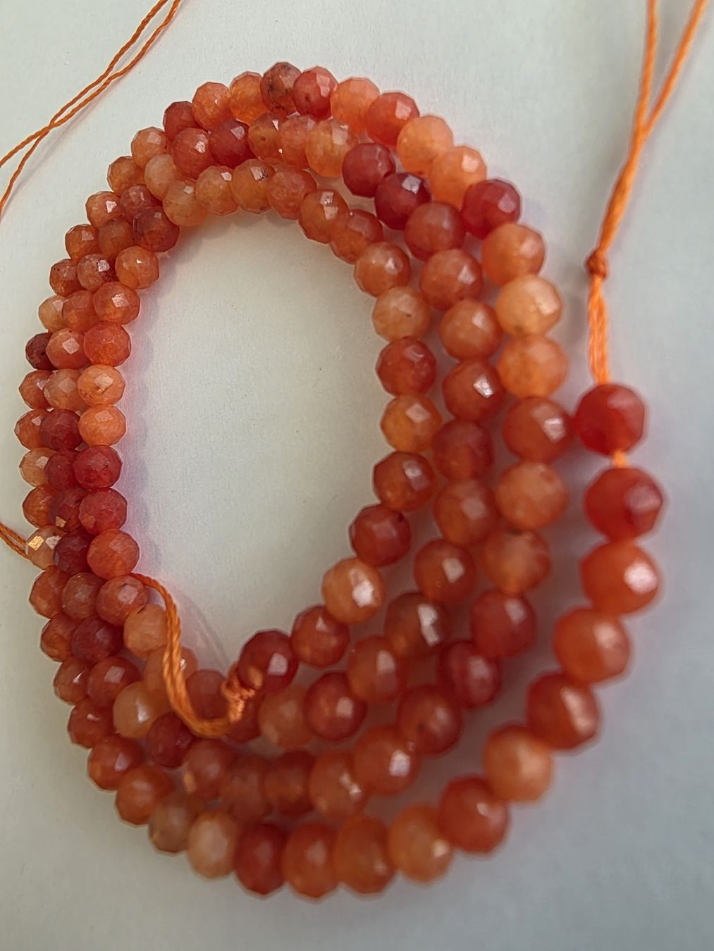 Minerali & Pietre curative: Chalcedon orange facettiert ca. 3mm. Strang – Nuovo e nell'imballaggio originale da Menziken venduto da Mirager 2
