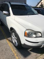 Volvo XC90, ab Platz.