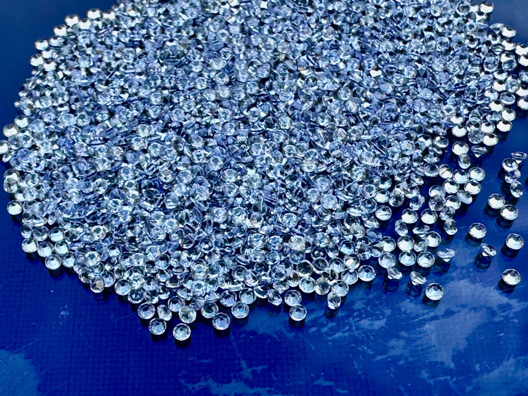 Pietre preziose: 100 St fein Facettiert geschliffene Tansanit  Pointer 1,5 mm – Nuovo (secondo la descrizione) da Langenthal venduto da Seelenfreunde 3