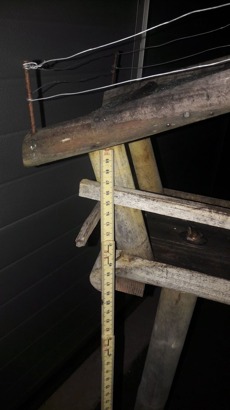 Casette per uccelli: Vogelfutterhaus auf einem Ständer – Usato da Laufen venduto da Mann455 6