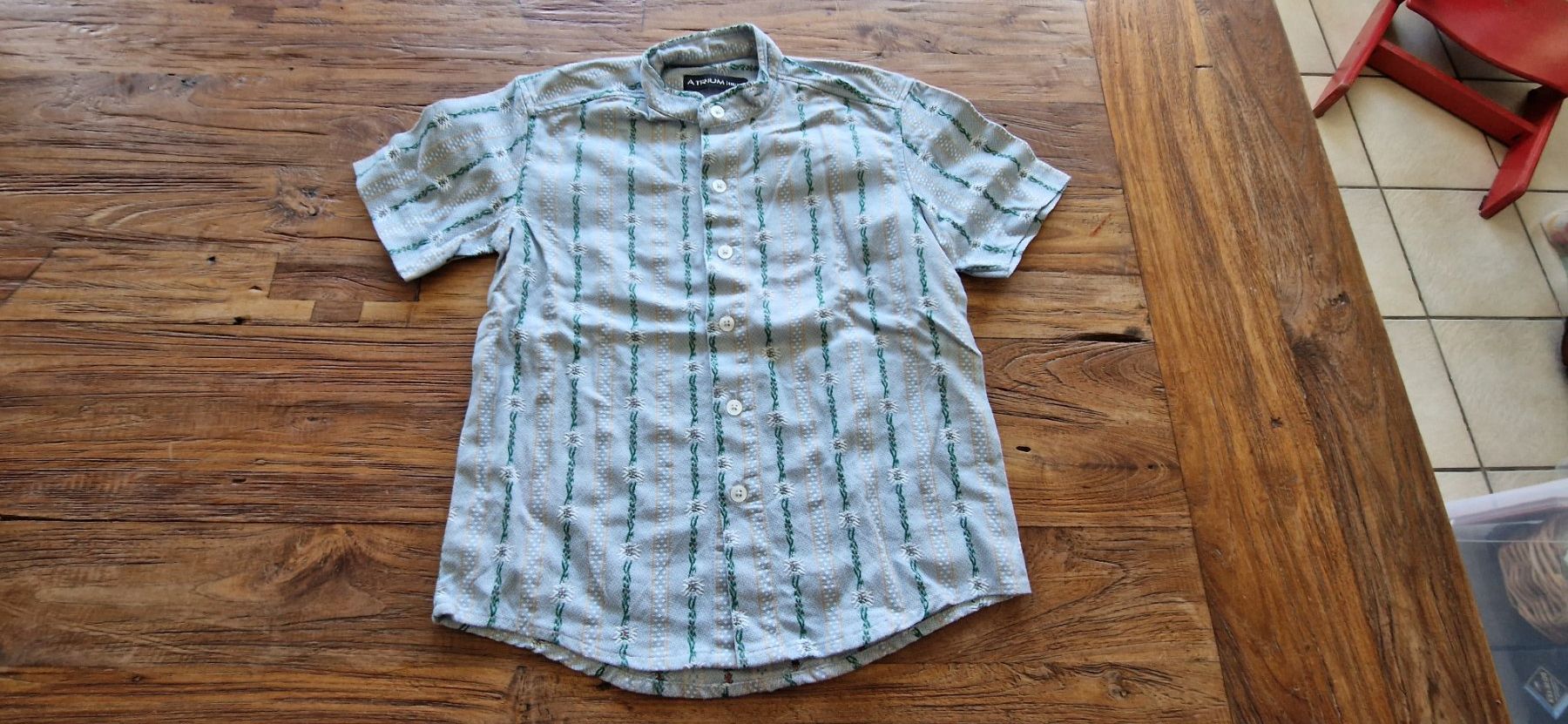Camicie, T-shirt & Polo: Edelweiss Hemd kurzarm gr. 116/122 – Usato da Zeiningen venduto da rimoni
