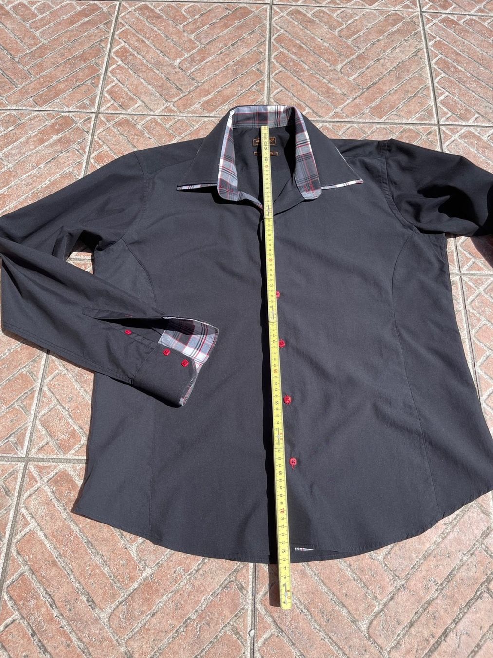 Camicie: Chemise noire et rouge – Usato da La Croix (Lutry) venduto da Sporades 6