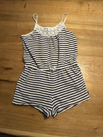 Kurzer Jumpsuit 128