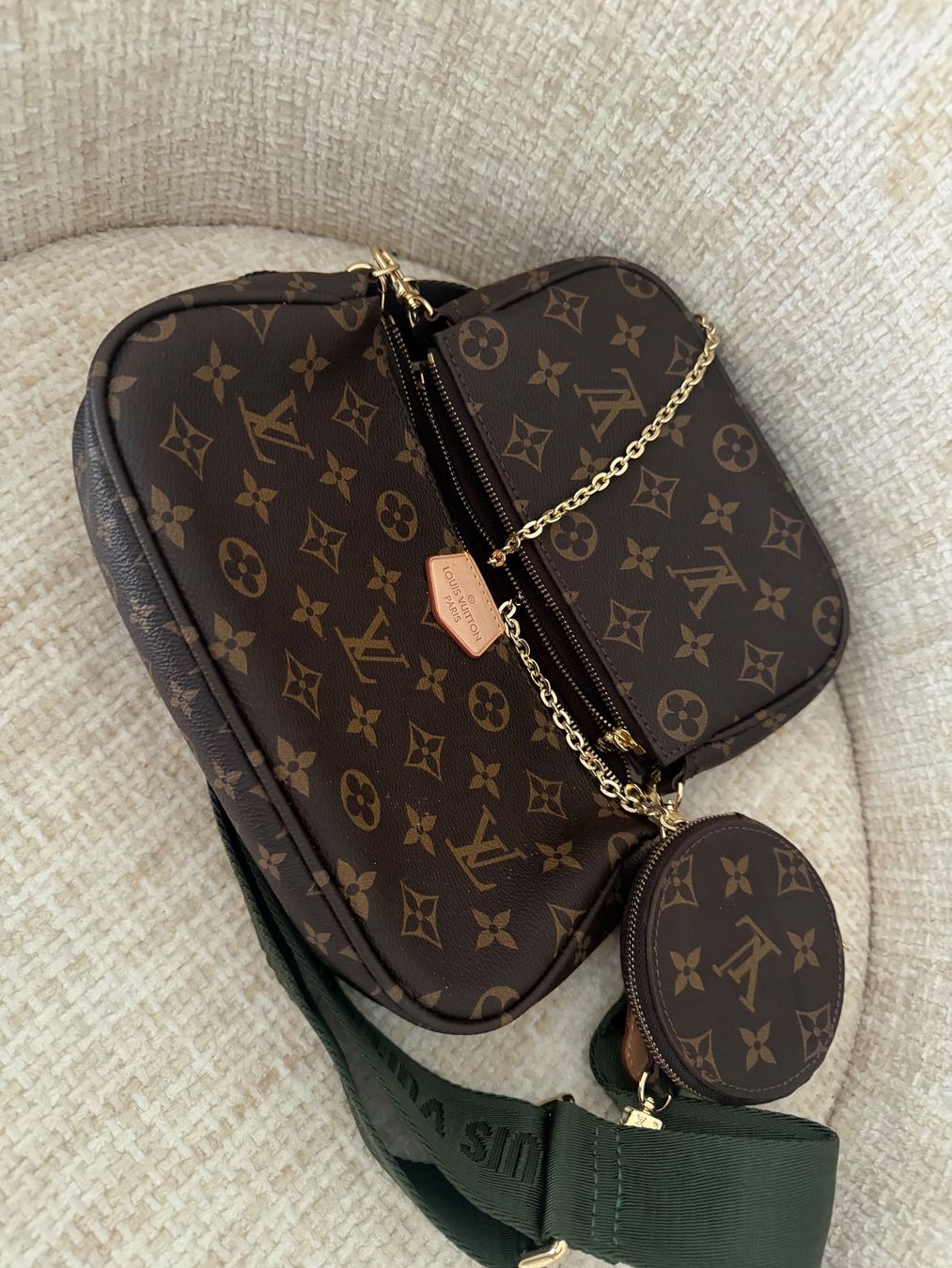 Louis Vuitton Sacs: Tasche Louis Vuitton Multi Pochette Monogram neuwertig – D'occasion à Buchs AG par Maison_Djana_ 1