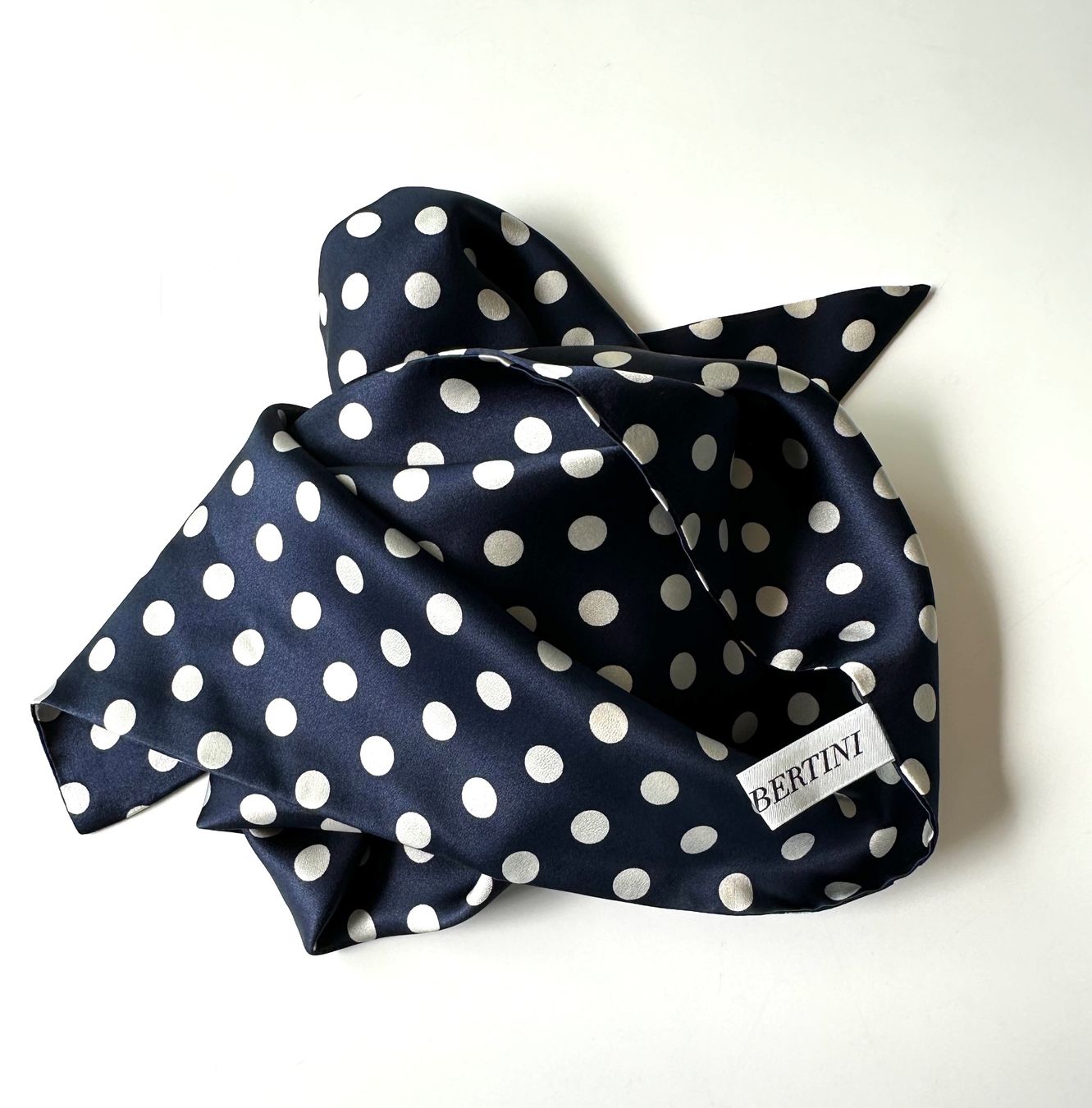 Foulard & Sciarpe: Claudia Bertini Triangolo Foulard – Usato da Zürich venduto da Secondbite 1