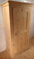 Antiker Tannenholz Schrank