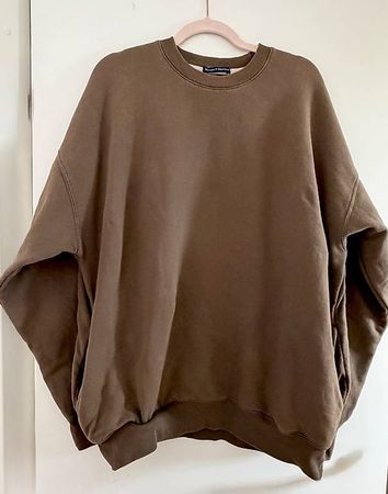 Brandy Melville Sweatshirt. Braun