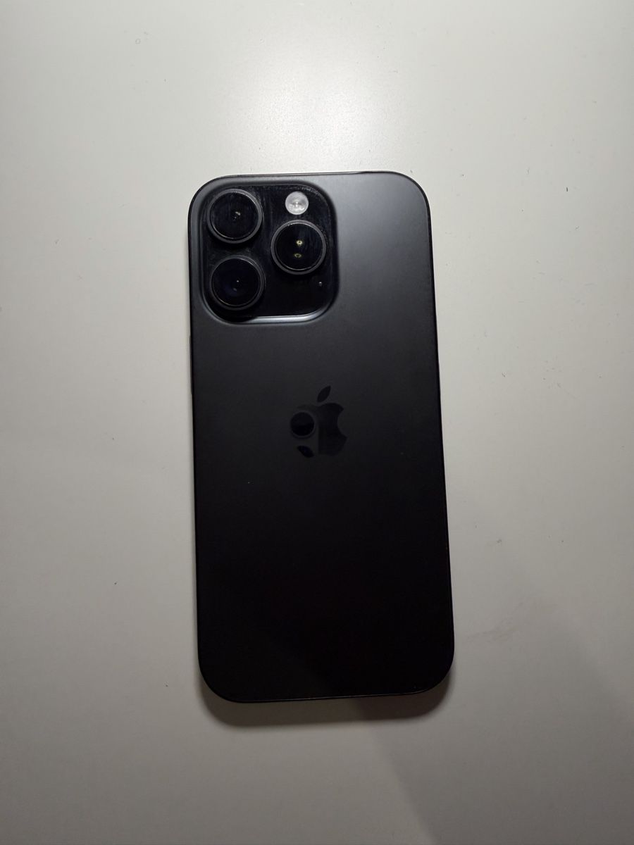 Apple Telefoni cellulari / Smartphones: Iphone 16 pro – Usato da Dietikon venduto da ble_nd5k