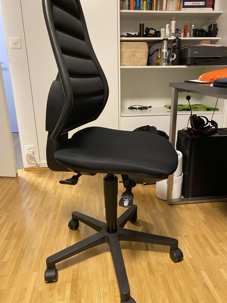 Chaises: Ergonomischer Bürostuhl mit Rollen – D'occasion à Zürich par tri_rmg2