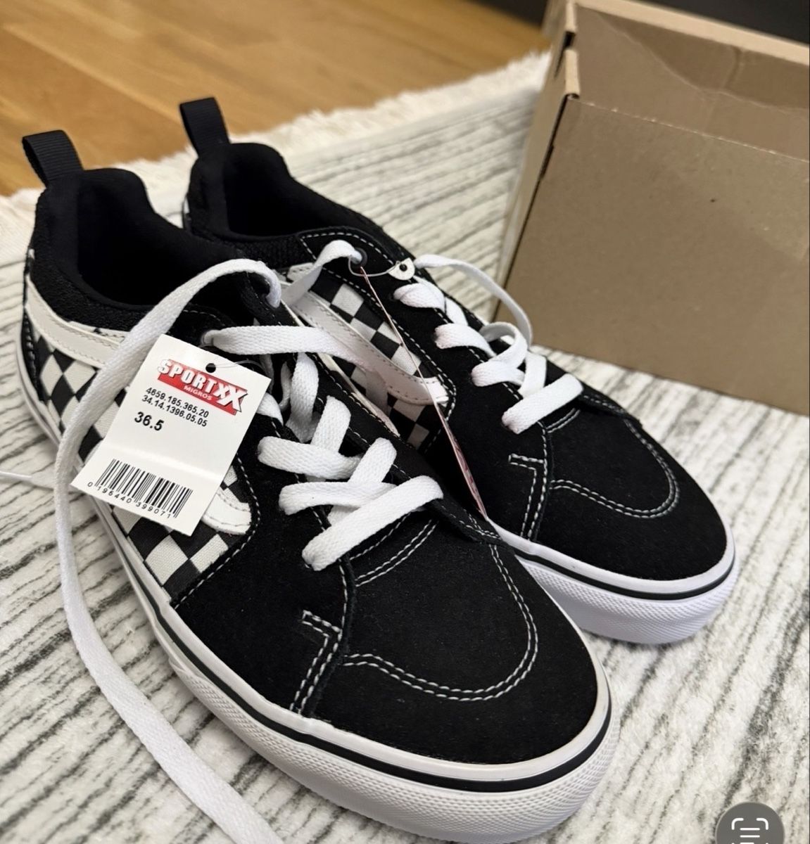 Damenschuhe: Vans Sneaker – Neu und originalverpackt aus Basel von Leyla_12