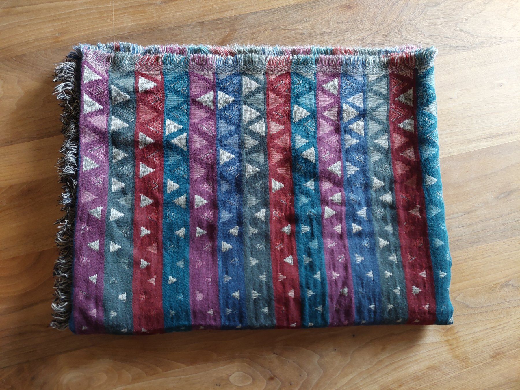 Foulard & Sciarpe: Fransenschal bunt gemustert von The Moshi – Usato da Brunnen venduto da Livianda 1