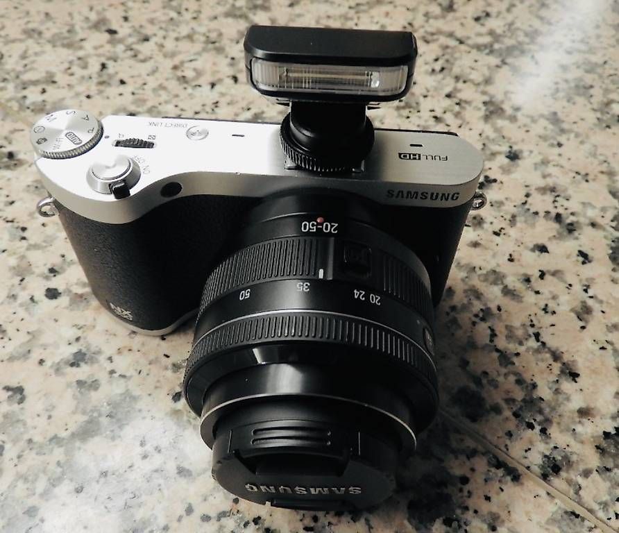 Samsung Kamera: Samsung NX300 with lens – Gebraucht aus Neuchatel von Pancrazi