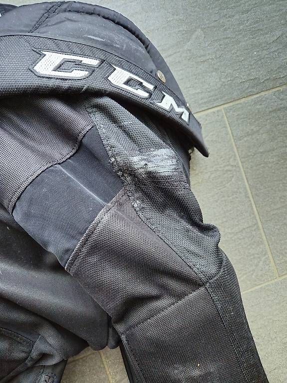Protezioni & Imbottiture: CCM Hockeyhose – Usato da Wilderswil venduto da jcpbrink 3