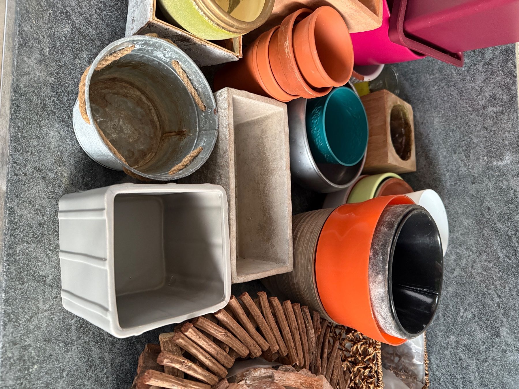 Vasi per fiori: Lot de cache pots diverse tailles+ material-approx.30 pièces – Usato da Veyrier venduto da Szurkemaci 3
