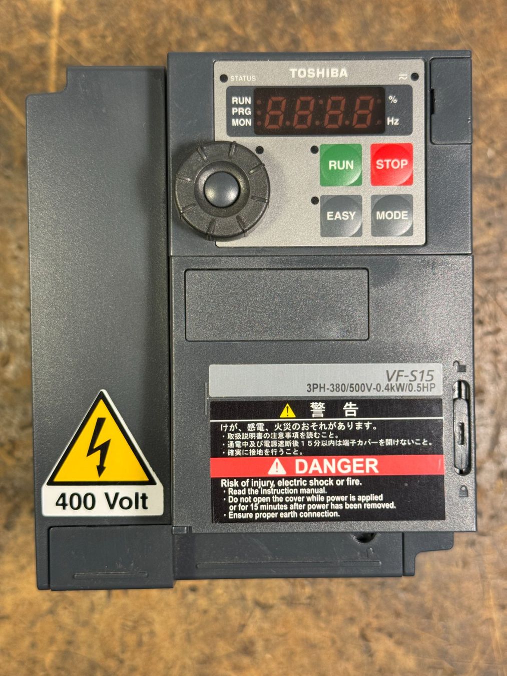Componenti elettronici: Frequenz Umrichter, Konverter TOSHIBA – Usato da Ins venduto da funkflieger
