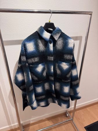 IRO Paris Flauschige Jacke im trendigen Oversize Look!