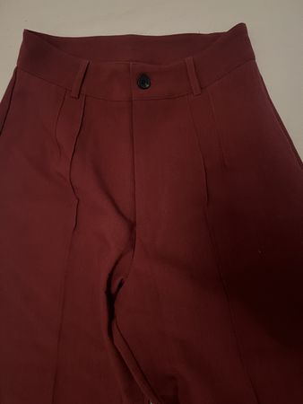Pantalon habillé bordeaux avec coutures taille M