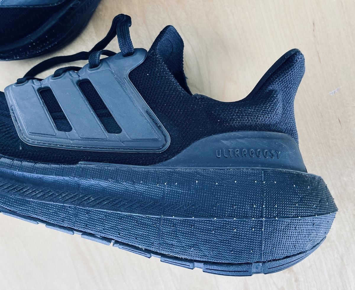 Adidas Scarpe da uomo: Adidas Ultraboost Light – Usato da Kreuzlingen venduto da LoveTheSea 3