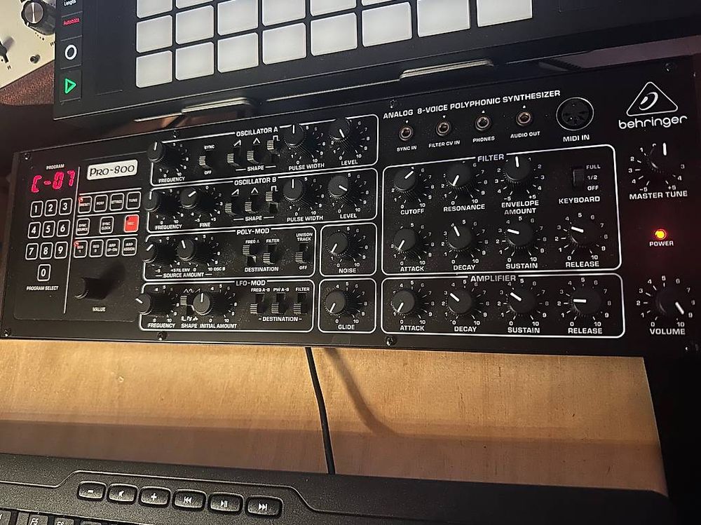 Behringer Pro-800 Analog-Synthesizer inkl. vieler Soundsets (Gebraucht ...
