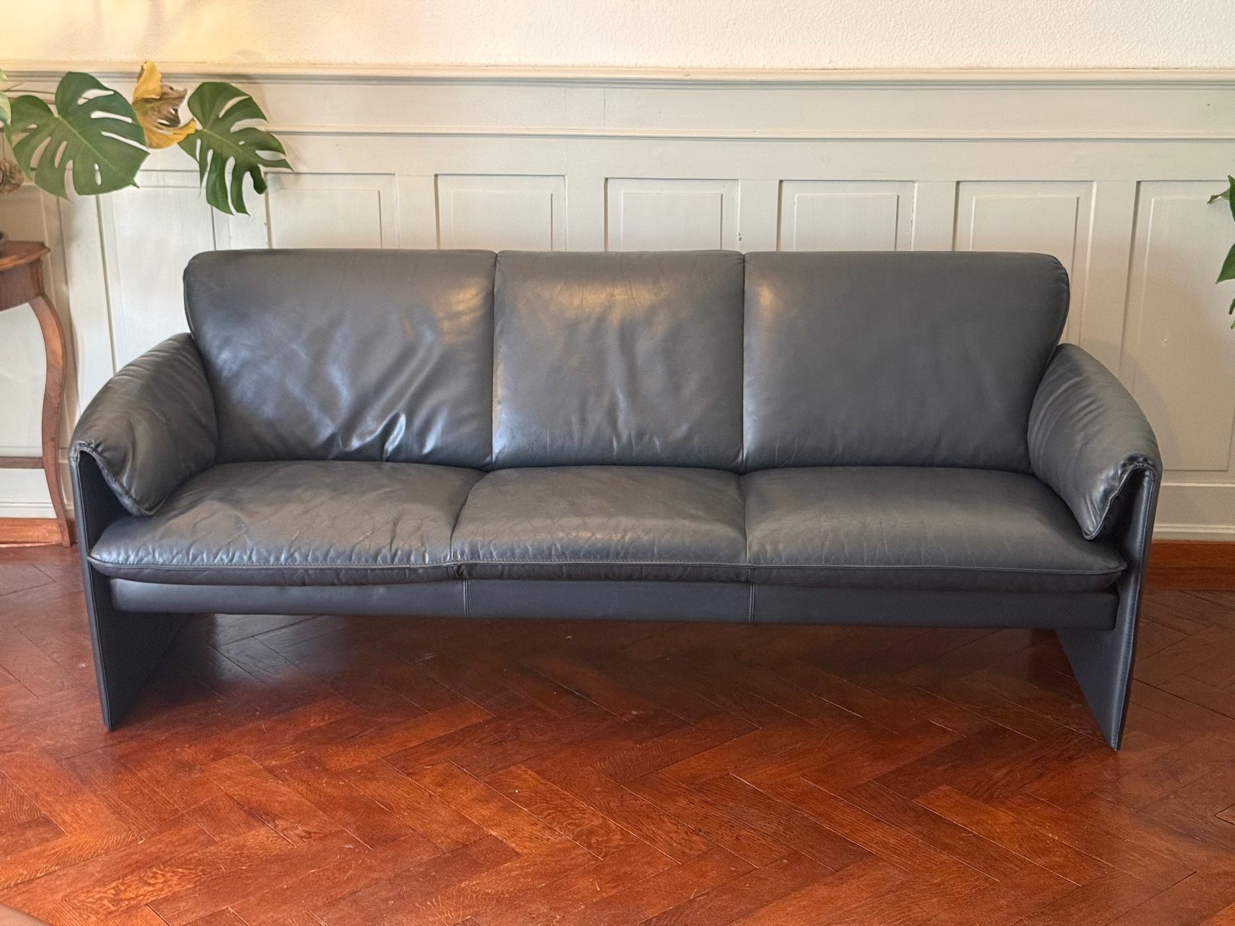 Leolux Divani: Designer Couch Sofa Leolux Bora Bora 3-Sitzer Anthrazit – Usato da Zürich venduto da TiptopGerneWieder 2