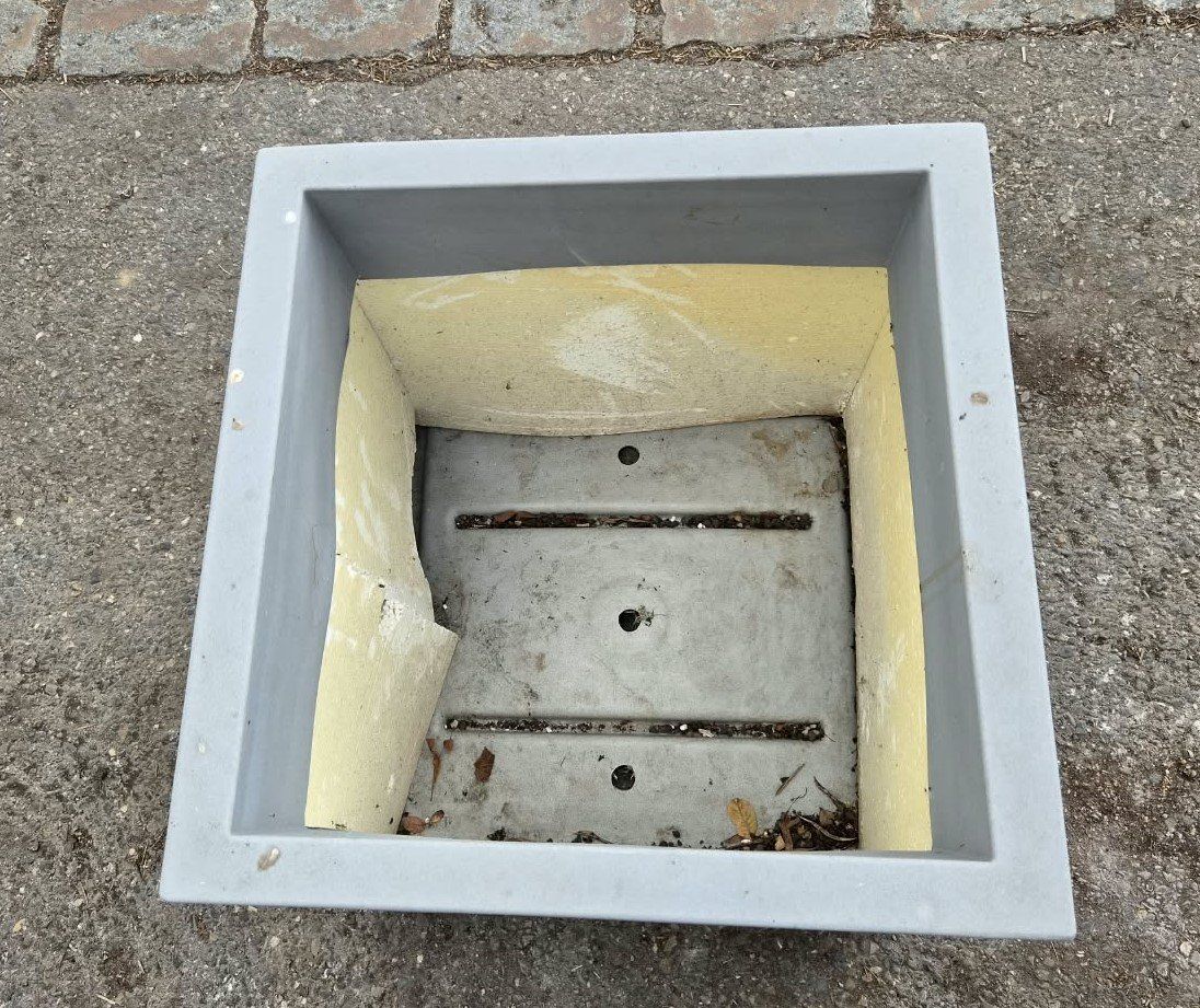 Pots de fleurs: Topf IDeL Square Atlantis Light Hell Grau – D'occasion à Forch par WeberC 2
