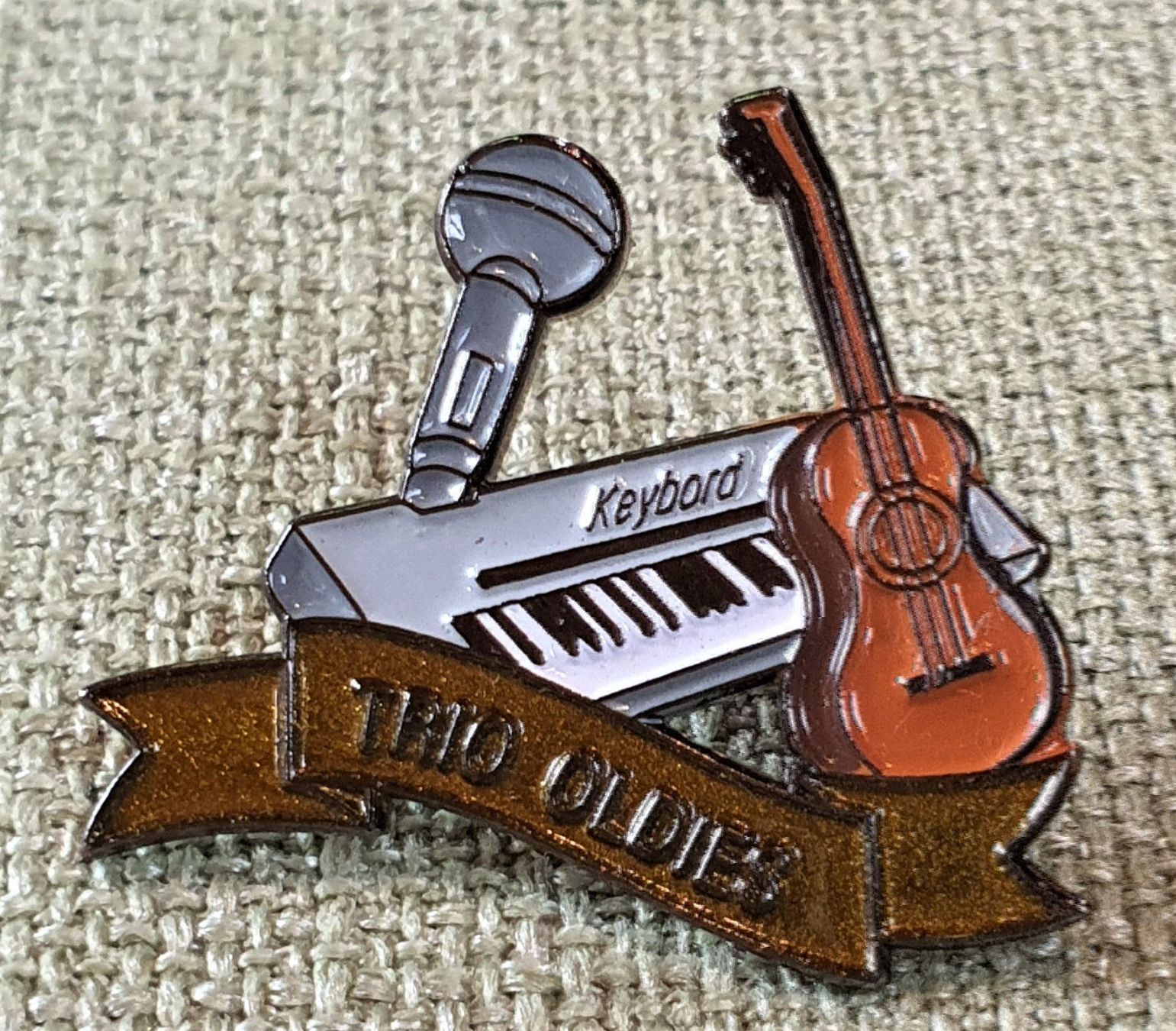 Claviers: D965  Pin Trio Oldies Keybord Gitare Mic – D'occasion à Reinach BL par Boston-Verkauf