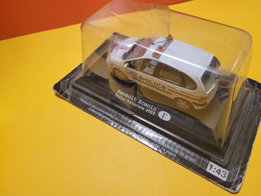 A vendre Renault Scénic Police Nationale réalisé sur base Schuco 1/43 - décalcomanies et accessoires fabrication personnelle - prix en MP ou mail