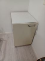Zwei kleine Schränke