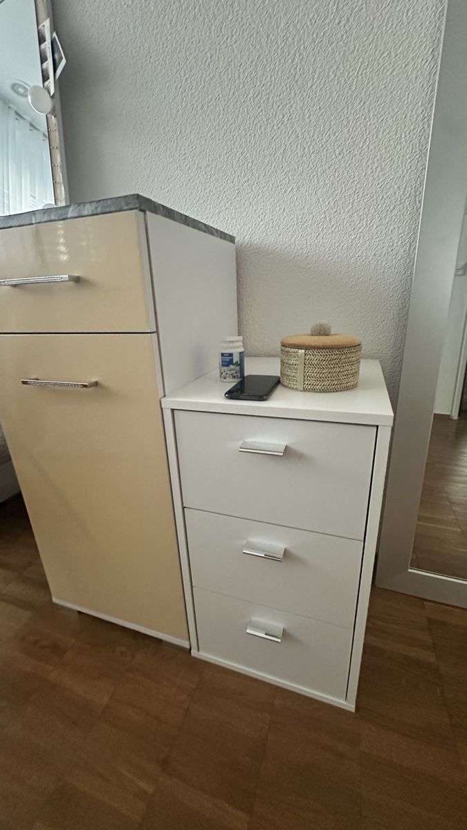 Schminktische: Schmicktisch von Otto + 2 Nachttische – Gebraucht aus Romanshorn von tin_k9vg 5