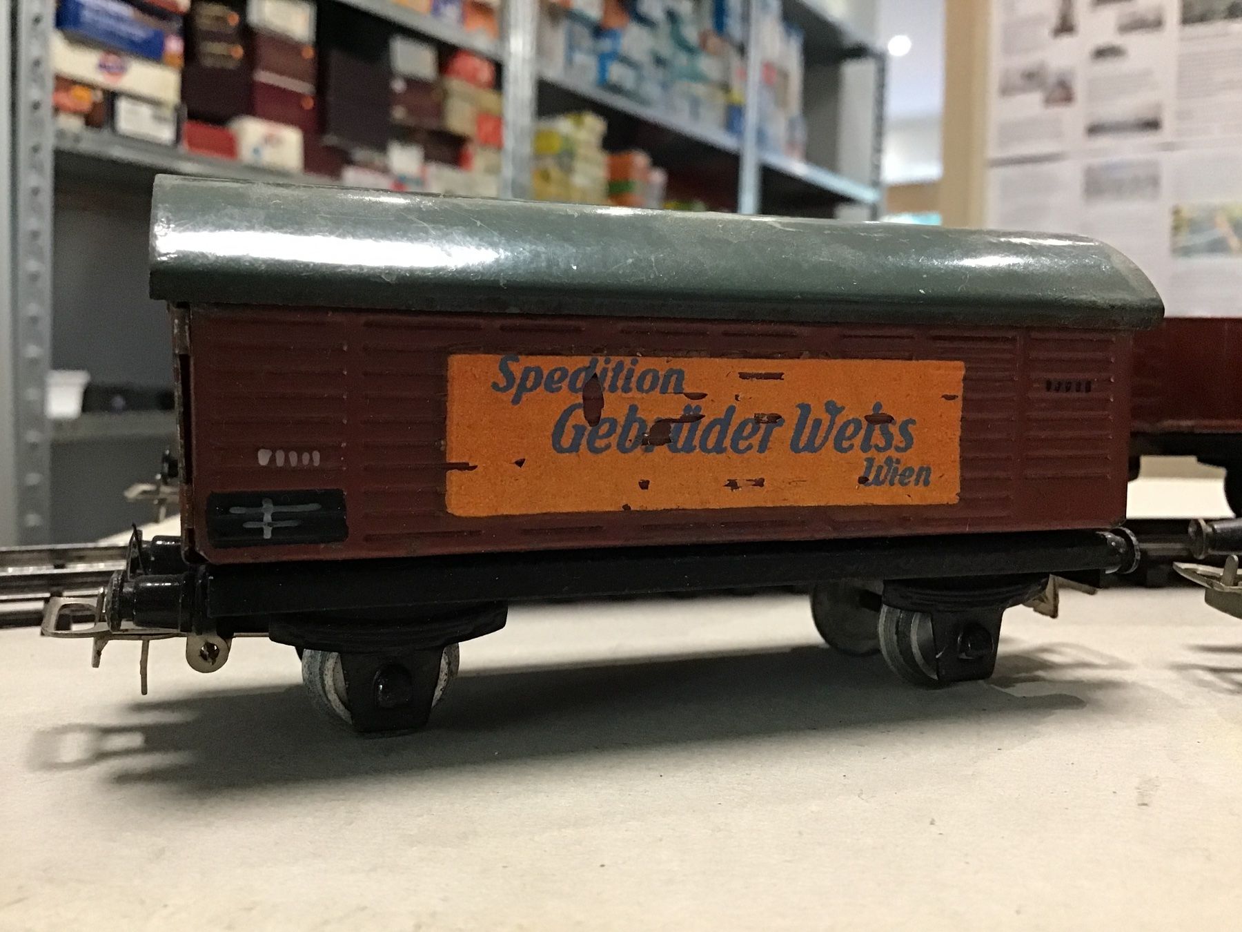 Liliput Modelleisenbahnen: LILIPUT FRÜHER GÜTERZUG BLECH/HOLZ H0 – Gebraucht aus Männedorf von Spezial-Modelle 3