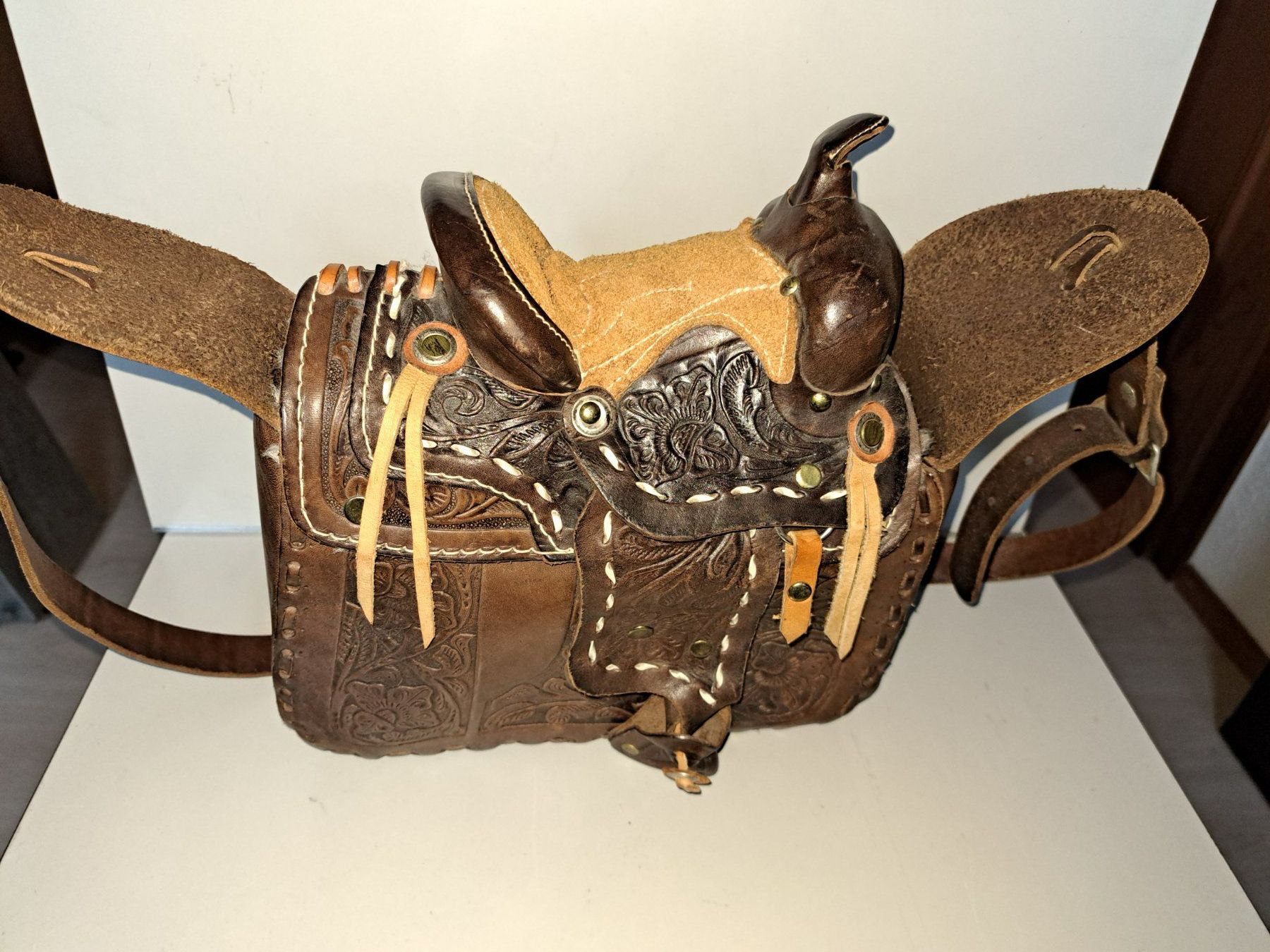Taschen für Damen: Western Umhänge-Tasche in Sattelform – Gebraucht aus Kirchberg BE von Bataja 4