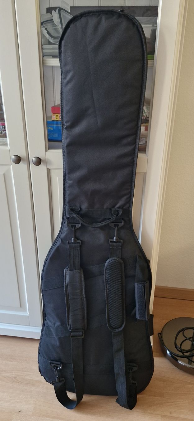 Strumenti musicali: E-Bass schwarz guter Zustand – Nuovo (secondo la descrizione) da Rupperswil venduto da Cielo46 8
