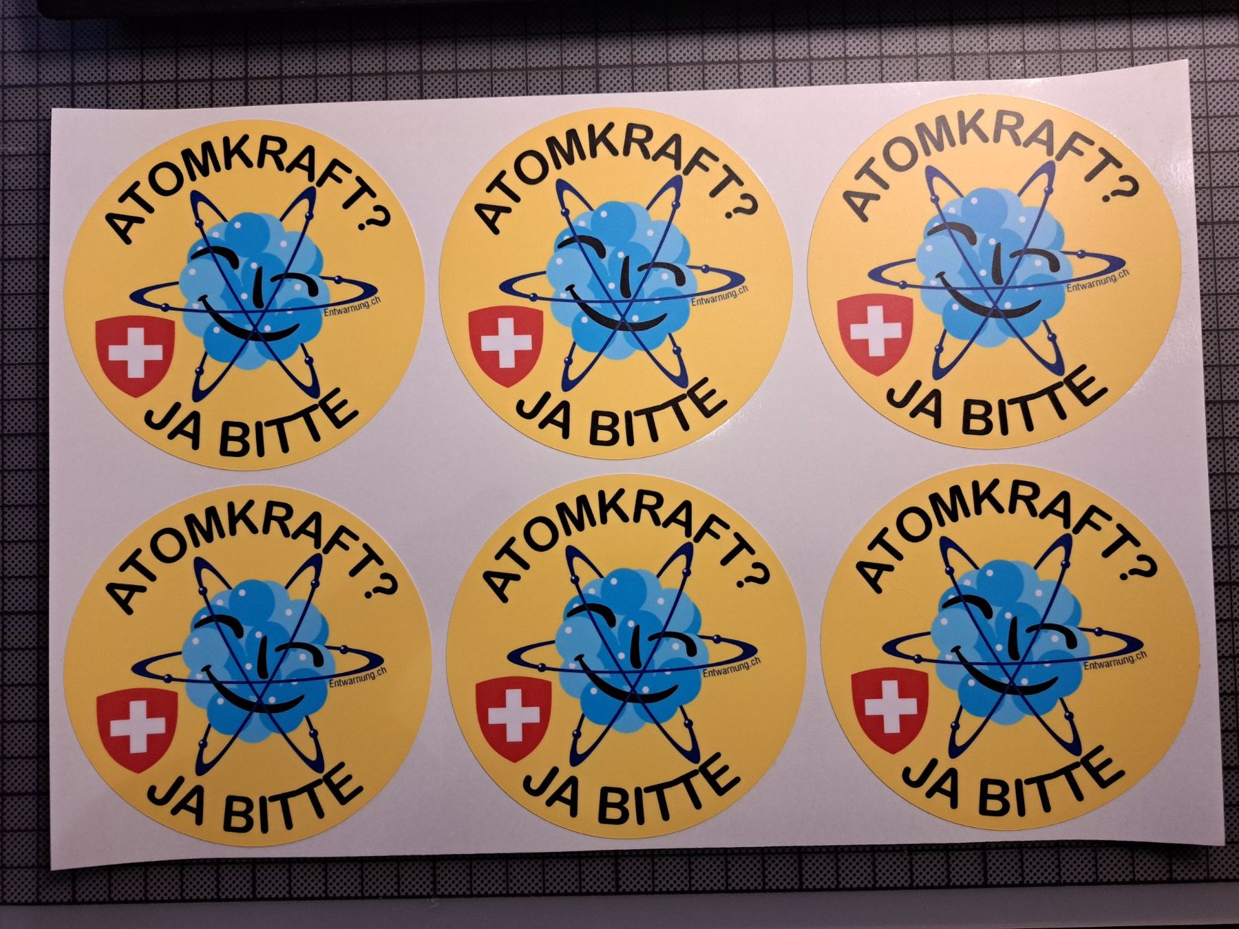 Sticker: Aufkleber "ATOMKRAFT JA BITTE" Dm: 10cm, PVC – Nuovo e nell'imballaggio originale da Remetschwil venduto da prinzeugen 2