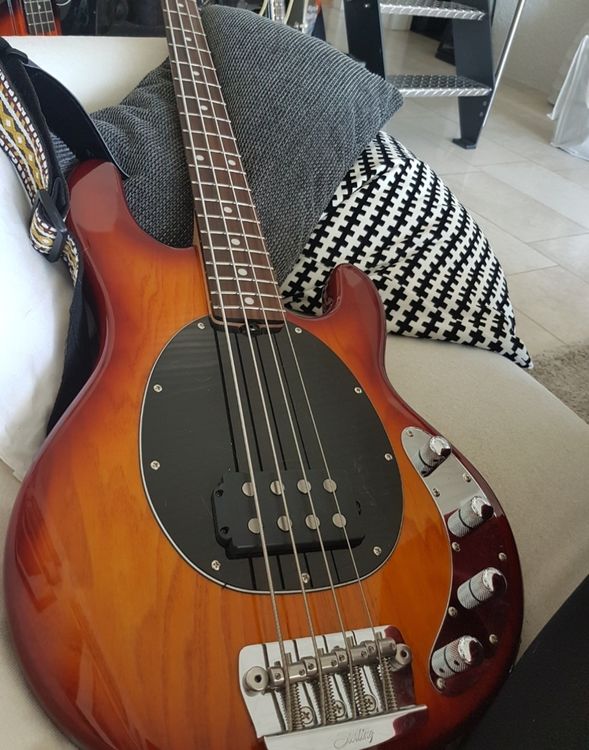 Music Man Musikinstrumente: Sterling by Music Man StingRay RAY34 Honey Burst Bass – Gebraucht aus Bassersdorf von CorinneK36 3