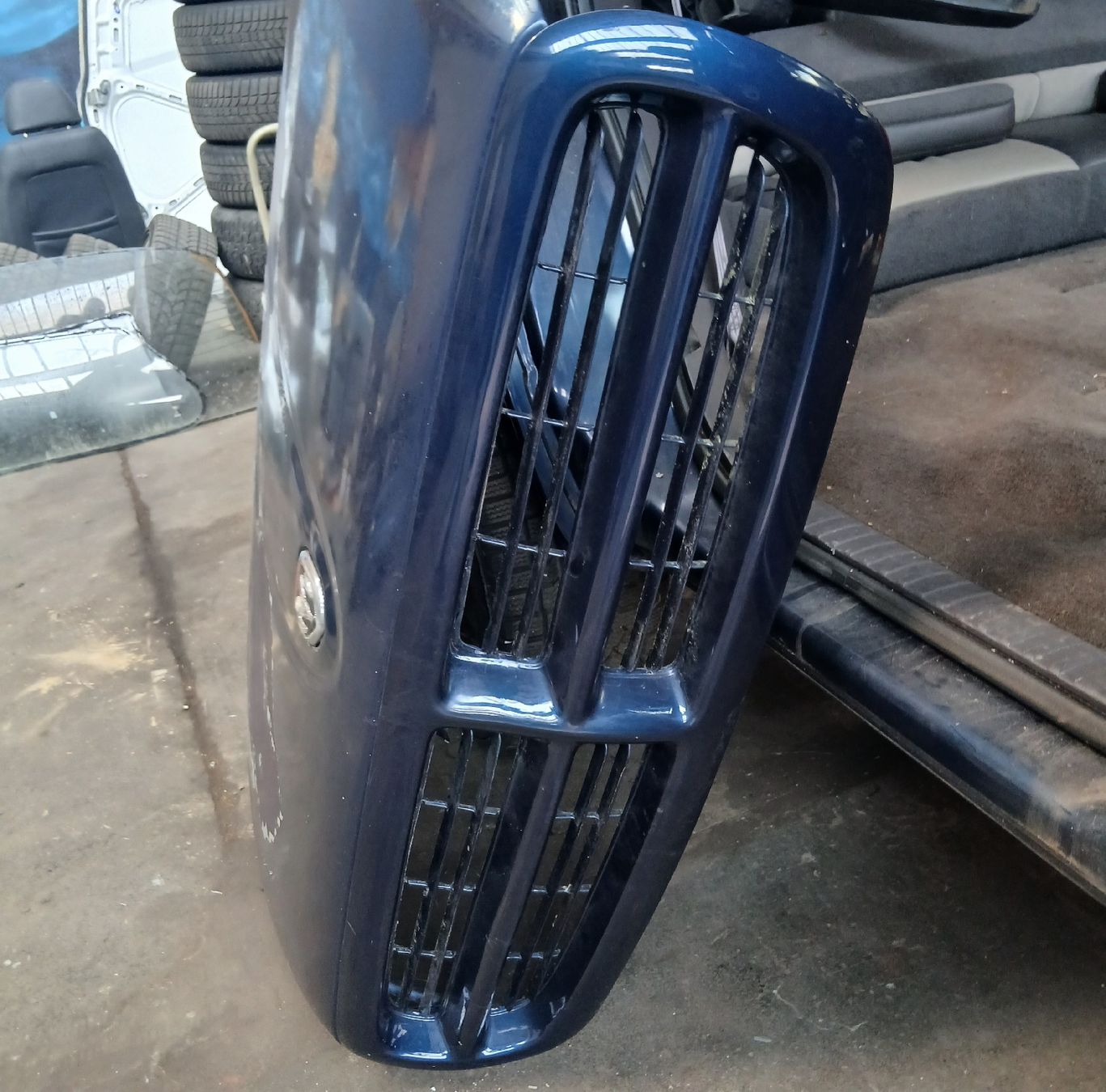 Dodge Toutes les pièces auto: Capot Dodge Durango 1998-2003  – D'occasion à la heutte par Auto-stock 1