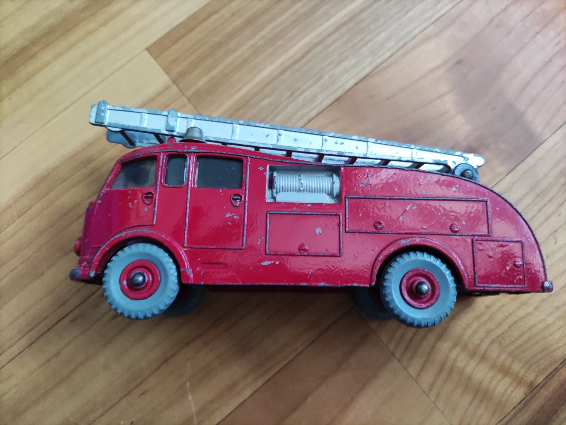 Dinky Toys Modellini d'auto: Dinky Supertoys Fire Engine 955 60er – Usato da Solothurn venduto da Csw1 1