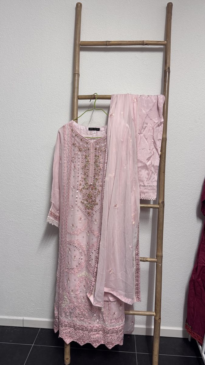Kleider: Schalwar kameez – Neu und originalverpackt aus Olten von Saayis 1