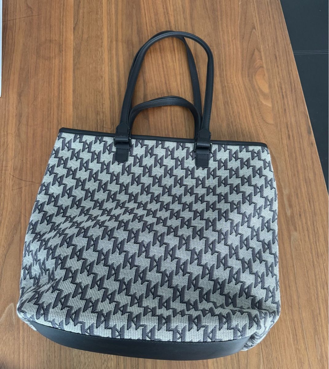 Karl Lagerfeld Borse da donna: Karl Lagerfeld – Usato da lenzburg venduto da and_6zl8 2