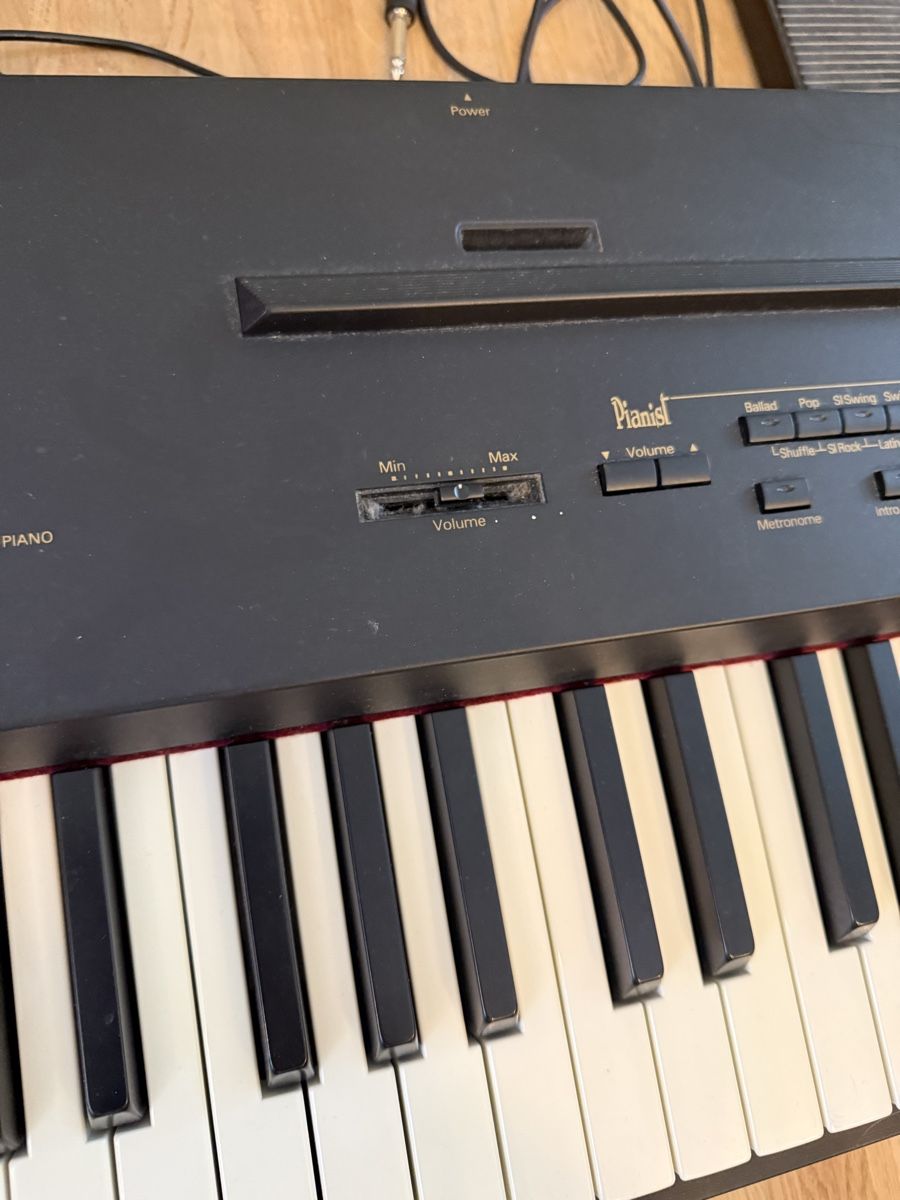 Roland Instruments de musique: Piano numérique Roland EP 75 – Défectueux à Kloten par Mumiiin 2