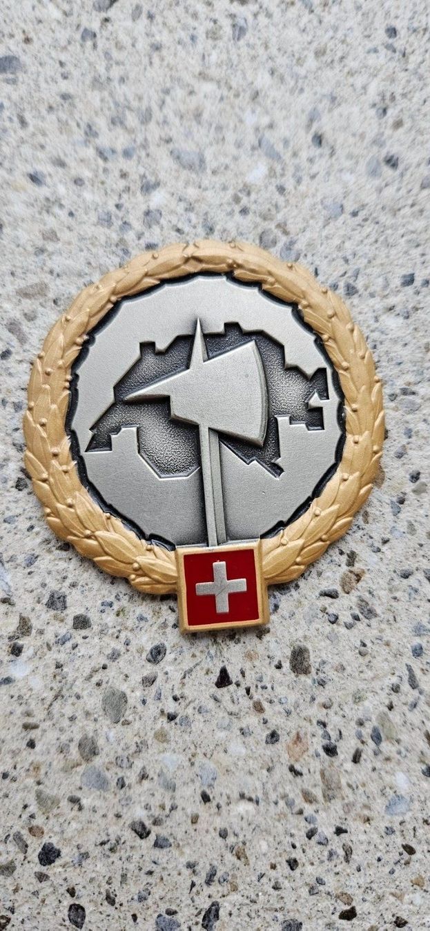 Schweizer Armee Placchette & Badge: *** Beretemblem Gold Offizier Schweizer Armee *** – Nuovo e nell'imballaggio originale da Riedholz venduto da fr_sIruP