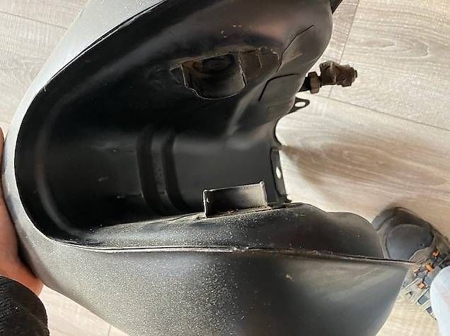 Honda Accessori per altri veicoli: Honda FMX 650 Tank 1997 – Usato da Seewen SO venduto da Eliane-Nora 2